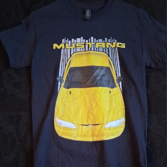 Gildan Black T‑Shirt with Yellow Mustang Car Graphic - Picture 3 of 7